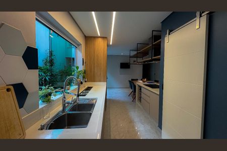 Casa à venda com 430m², 4 quartos e 3 vagas Casa à venda com 430m², 4 quartos e 3 vagasCozinha