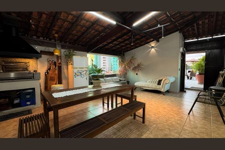 Casa à venda com 430m², 4 quartos e 3 vagas Casa à venda com 430m², 4 quartos e 3 vagasEspaço Gourmet