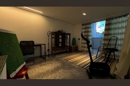 Casa à venda com 430m², 4 quartos e 3 vagas Casa à venda com 430m², 4 quartos e 3 vagasEscritório