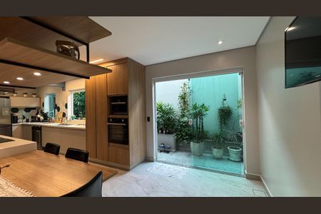 Casa à venda com 430m², 4 quartos e 3 vagas Casa à venda com 430m², 4 quartos e 3 vagasSala de Jantar