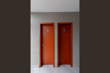 Apartamento à venda com 40m², 2 quartos e sem vaga Apartamento à venda com 40m², 2 quartos e sem vagaSalão de Festas - Banheiro