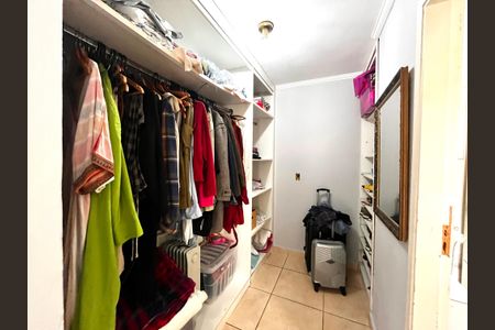 Casa à venda com 127m², 3 quartos e 3 vagas Casa à venda com 127m², 3 quartos e 3 vagasCloset