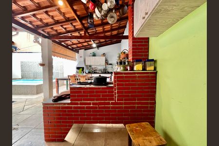 Casa à venda com 127m², 3 quartos e 3 vagas Casa à venda com 127m², 3 quartos e 3 vagasCozinha Externa
