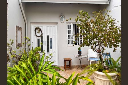 Casa à venda com 127m², 3 quartos e 3 vagas Casa à venda com 127m², 3 quartos e 3 vagasFachada