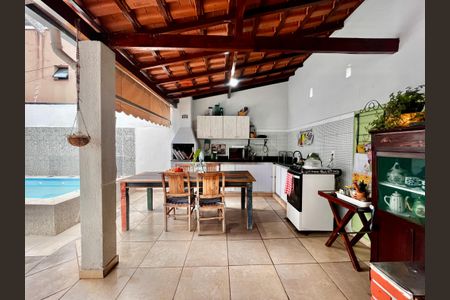 Casa à venda com 127m², 3 quartos e 3 vagas Casa à venda com 127m², 3 quartos e 3 vagasCozinha Externa