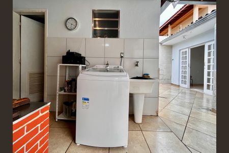 Casa à venda com 127m², 3 quartos e 3 vagas Casa à venda com 127m², 3 quartos e 3 vagasÁrea de Serviço