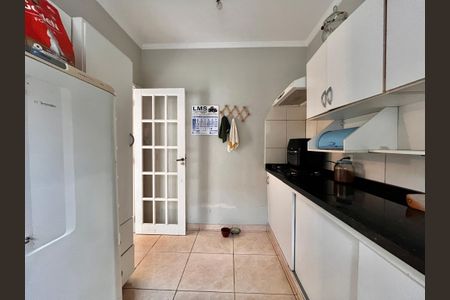 Casa à venda com 127m², 3 quartos e 3 vagas Casa à venda com 127m², 3 quartos e 3 vagasCozinha