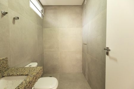 Casa à venda com 520m², 5 quartos e 4 vagas Casa à venda com 520m², 5 quartos e 4 vagasBanheiro de Serviço