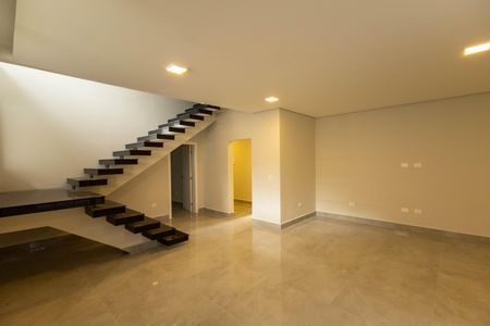 Casa à venda com 520m², 5 quartos e 4 vagas Casa à venda com 520m², 5 quartos e 4 vagasSala