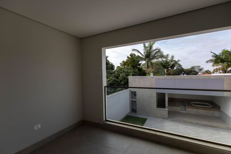 Casa à venda com 520m², 5 quartos e 4 vagas Casa à venda com 520m², 5 quartos e 4 vagasVaranda da Suíte 5