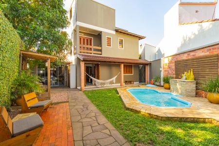 Casa à venda com 250m², 4 quartos e 2 vagasPiscina