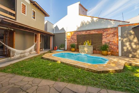 Casa à venda com 250m², 4 quartos e 2 vagasPiscina