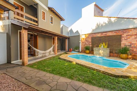 Casa à venda com 250m², 4 quartos e 2 vagasPiscina