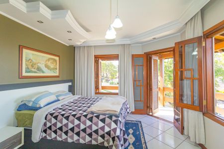 Casa à venda com 250m², 4 quartos e 2 vagasSuíte