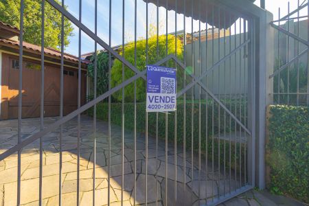 Casa à venda com 250m², 4 quartos e 2 vagasPlaca instalada