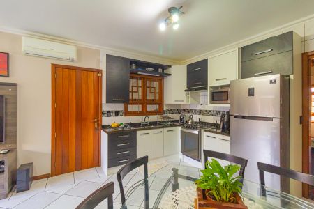 Casa à venda com 250m², 4 quartos e 2 vagasCozinha