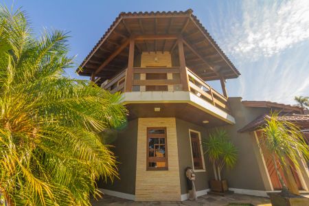 Casa à venda com 250m², 4 quartos e 2 vagasFachada