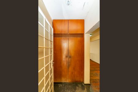 Casa à venda com 300m², 4 quartos e 2 vagas Casa à venda com 300m², 4 quartos e 2 vagasCorredor