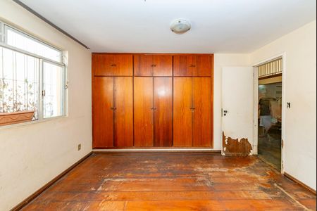 Casa à venda com 300m², 4 quartos e 2 vagas Casa à venda com 300m², 4 quartos e 2 vagasSuíte