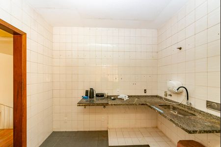 Casa à venda com 300m², 4 quartos e 2 vagas Casa à venda com 300m², 4 quartos e 2 vagasCozinha