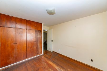 Casa à venda com 300m², 4 quartos e 2 vagas Casa à venda com 300m², 4 quartos e 2 vagasQuarto 3