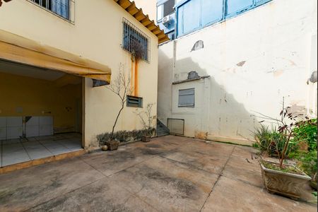 Casa à venda com 300m², 4 quartos e 2 vagas Casa à venda com 300m², 4 quartos e 2 vagasQuintal