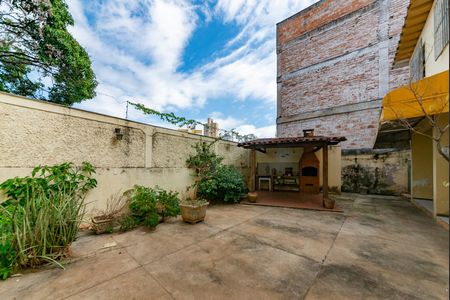 Casa à venda com 300m², 4 quartos e 2 vagas Casa à venda com 300m², 4 quartos e 2 vagasQuintal