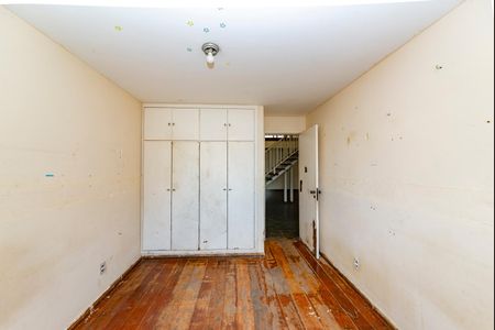 Casa à venda com 300m², 4 quartos e 2 vagas Casa à venda com 300m², 4 quartos e 2 vagasQuarto 2