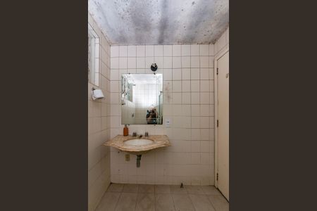 Casa à venda com 300m², 4 quartos e 2 vagas Casa à venda com 300m², 4 quartos e 2 vagasBanheiro Social