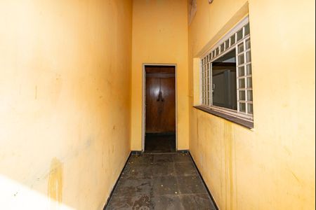 Casa à venda com 300m², 4 quartos e 2 vagas Casa à venda com 300m², 4 quartos e 2 vagasCorredor