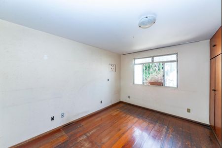 Casa à venda com 300m², 4 quartos e 2 vagas Casa à venda com 300m², 4 quartos e 2 vagasSuíte