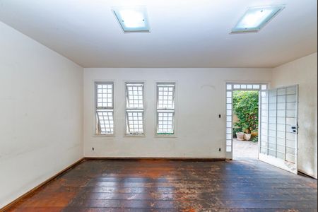 Casa à venda com 300m², 4 quartos e 2 vagas Casa à venda com 300m², 4 quartos e 2 vagasSala 1