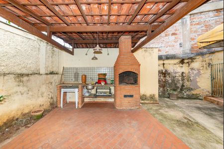 Casa à venda com 300m², 4 quartos e 2 vagas Casa à venda com 300m², 4 quartos e 2 vagasVaranda