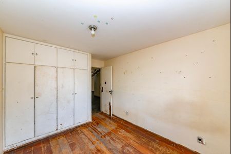 Casa à venda com 300m², 4 quartos e 2 vagas Casa à venda com 300m², 4 quartos e 2 vagasQuarto 2