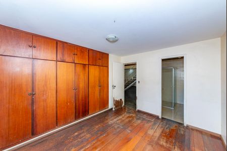 Casa à venda com 300m², 4 quartos e 2 vagas Casa à venda com 300m², 4 quartos e 2 vagasSuíte