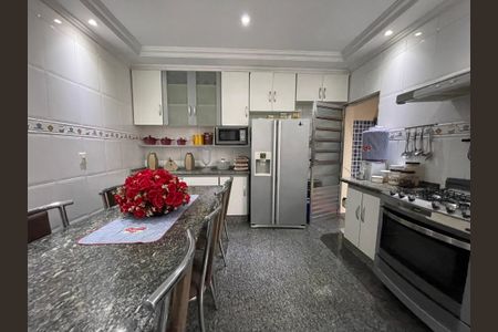 Casa à venda com 330m², 3 quartos e 7 vagas Casa à venda com 330m², 3 quartos e 7 vagasCozinha