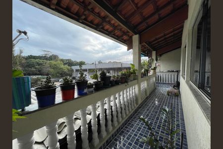Casa à venda com 330m², 3 quartos e 7 vagas Casa à venda com 330m², 3 quartos e 7 vagasVaranda