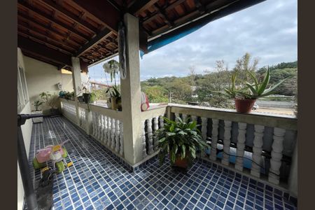 Casa à venda com 330m², 3 quartos e 7 vagas Casa à venda com 330m², 3 quartos e 7 vagasVaranda
