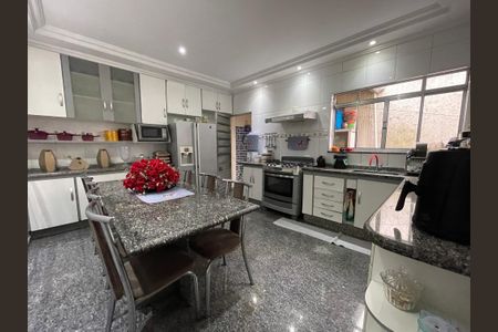 Casa à venda com 330m², 3 quartos e 7 vagas Casa à venda com 330m², 3 quartos e 7 vagasCozinha