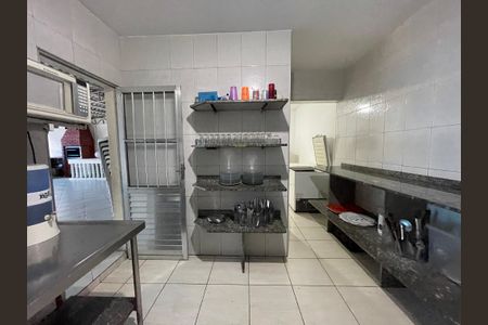 Casa à venda com 330m², 3 quartos e 7 vagas Casa à venda com 330m², 3 quartos e 7 vagasCozinha salão de festas