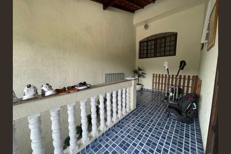 Casa à venda com 330m², 3 quartos e 7 vagas Casa à venda com 330m², 3 quartos e 7 vagasEntrada