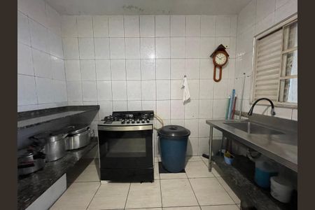 Casa à venda com 330m², 3 quartos e 7 vagas Casa à venda com 330m², 3 quartos e 7 vagasCozinha salão de festas