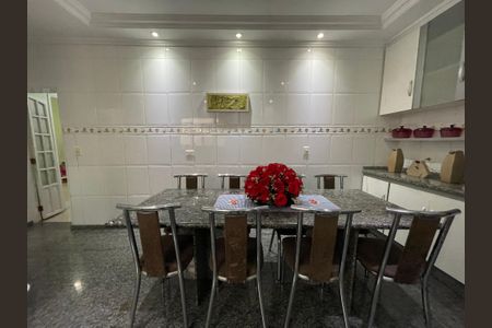 Casa à venda com 330m², 3 quartos e 7 vagas Casa à venda com 330m², 3 quartos e 7 vagasCozinha