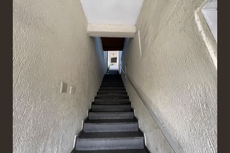 Casa à venda com 330m², 3 quartos e 7 vagas Casa à venda com 330m², 3 quartos e 7 vagasEscada