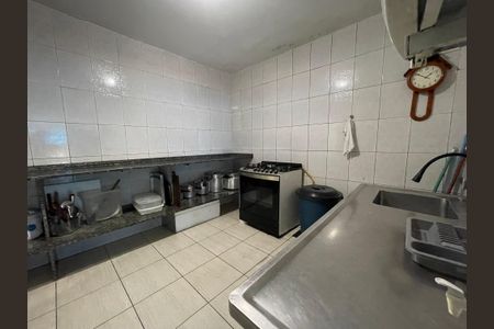 Casa à venda com 330m², 3 quartos e 7 vagas Casa à venda com 330m², 3 quartos e 7 vagasCozinha salão de festas