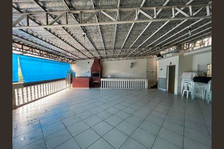 Casa à venda com 330m², 3 quartos e 7 vagas Casa à venda com 330m², 3 quartos e 7 vagasÁrea comum - Salão de festas