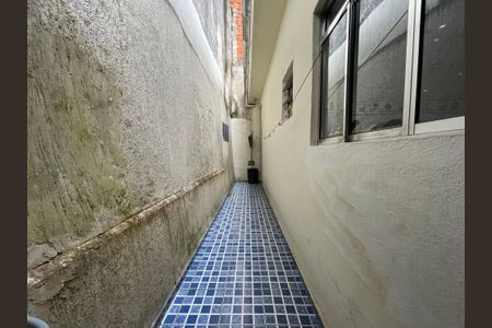 Casa à venda com 330m², 3 quartos e 7 vagas Casa à venda com 330m², 3 quartos e 7 vagasCorredor lateral
