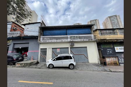 Casa à venda com 330m², 3 quartos e 7 vagas Casa à venda com 330m², 3 quartos e 7 vagasFachada