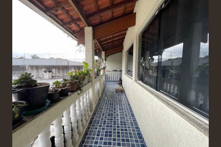 Casa à venda com 330m², 3 quartos e 7 vagas Casa à venda com 330m², 3 quartos e 7 vagasVaranda