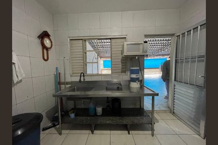 Casa à venda com 330m², 3 quartos e 7 vagas Casa à venda com 330m², 3 quartos e 7 vagasCozinha salão de festas